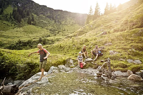 Kinder auf den Bergen